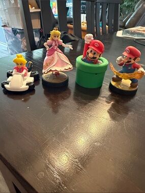 Nintendo Super Mario Figure Set - Pink, Red, Green, White